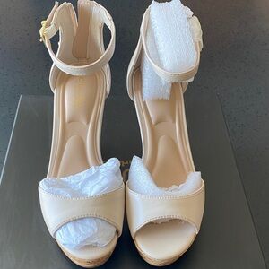 NIB Charles by Charles David Chic Cream Wedge Sandals
